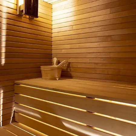 In With Sauna & Hot Tub Alpesi faház